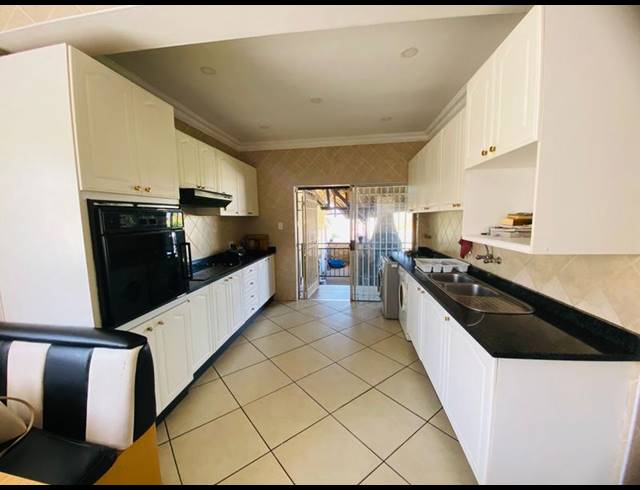 4 BEDROOM HOUSE FOR SALE IN SOUTH HILLS
